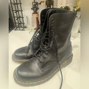 SOLD Doc Martens 1496 Size 8 Women’s Boots. 10 Hole Size 7 Men